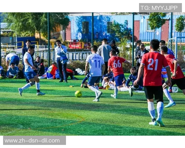 公司足球赛激情四溢团队协作展现企业文化凝聚力与竞争精神的完美结合